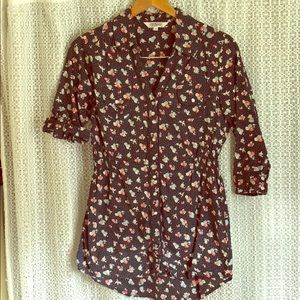 Size medium snap button down top